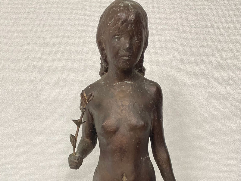 意外な高値になることも？倉庫に眠った裸婦像